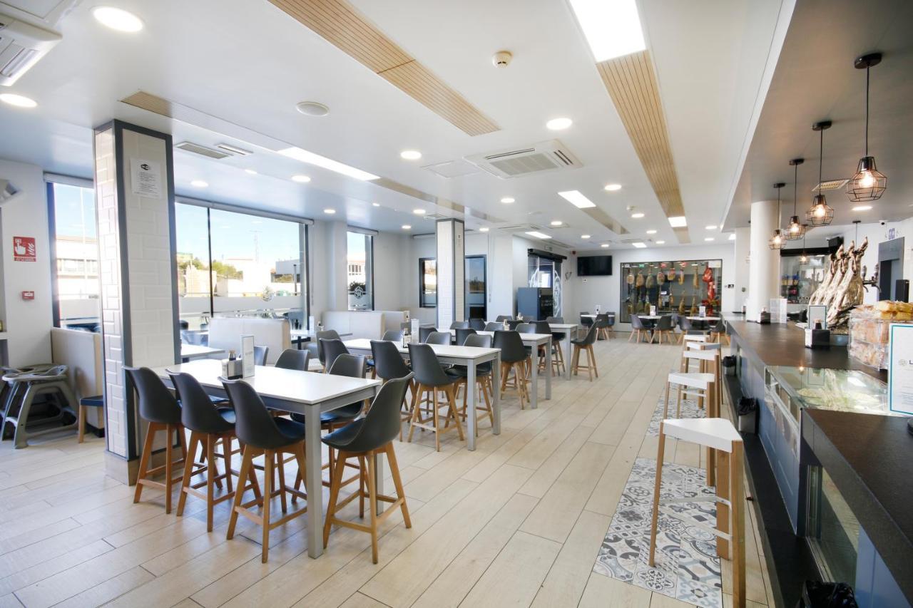 Hotel Leo Monesterio Eksteriør billede