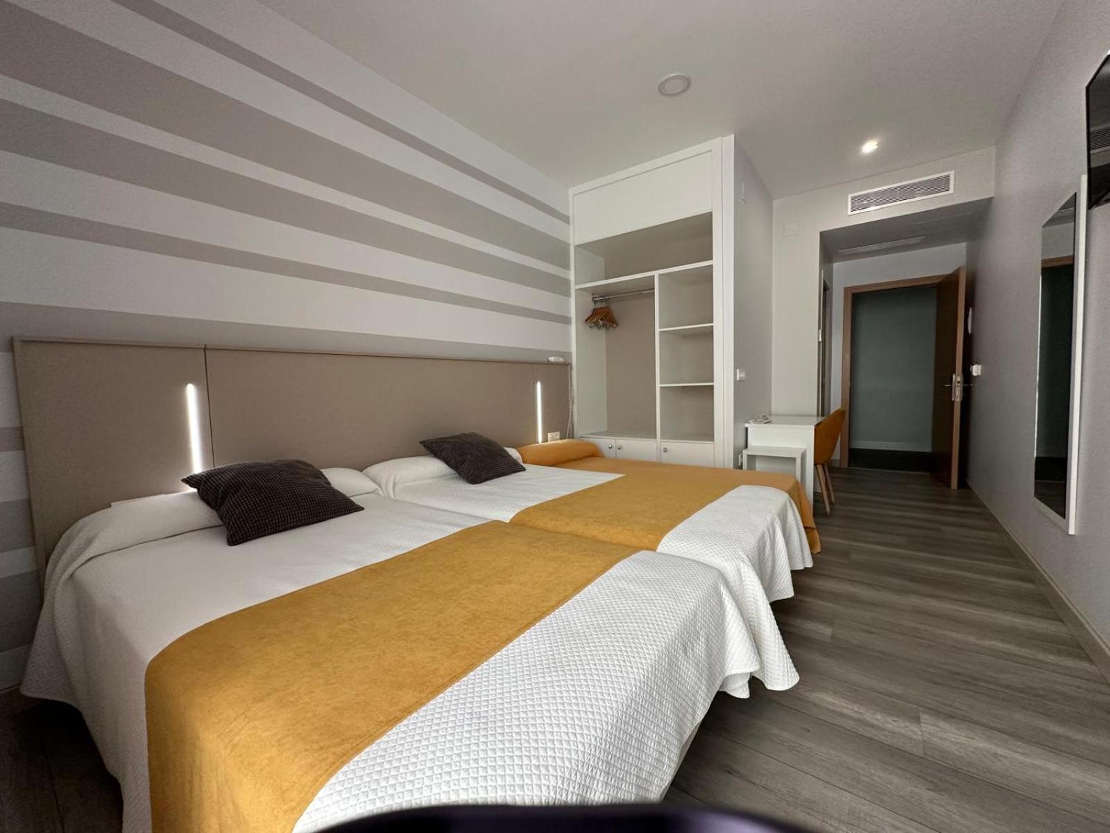 Hotel Leo Monesterio Eksteriør billede